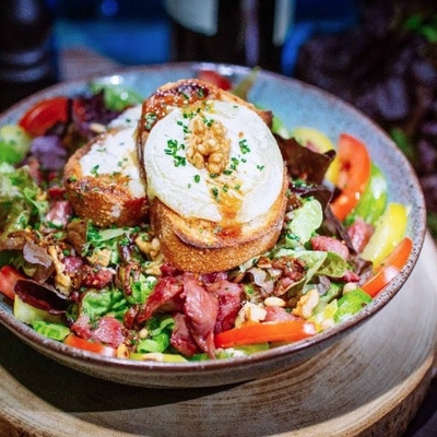 Salade de chèvre chaud image
