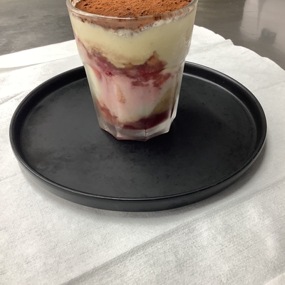 Tiramisu maison aux fraises image