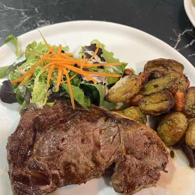 Entrecôte 220 grammes avec ses pommes de terre grenailles image