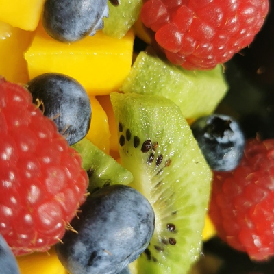 Assiette de fruits frais image