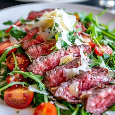 Côte de veau à la milanaise, jeunes pousses et tomates image