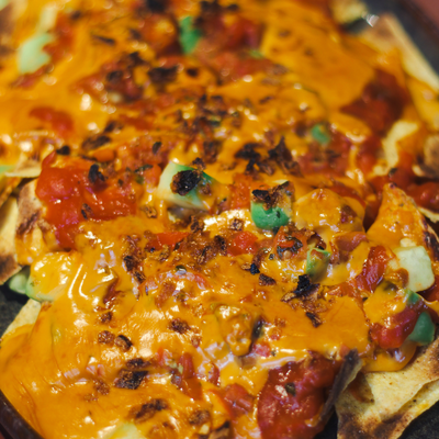 Assiette de Nachos gratines au poulet image