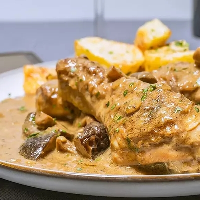 Plat: Poulet à la forestière image
