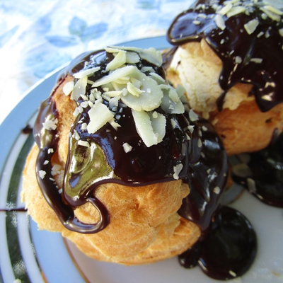 Profiteroles au chocolat image