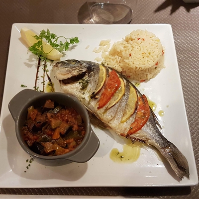 Dorade entière 9 euros/ 100gr) image