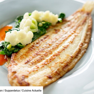 Sole meunière , 500-600 gr., écrasée de pommes de terre & petits légumes image