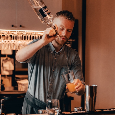 N'hésitez pas à demander conseil à notre Barman ! image