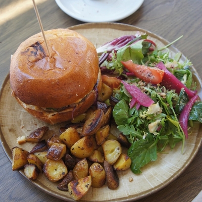 Corsica Burger Spécialité d’agneau et de boeuf, tomme de brebis, et coppa. image