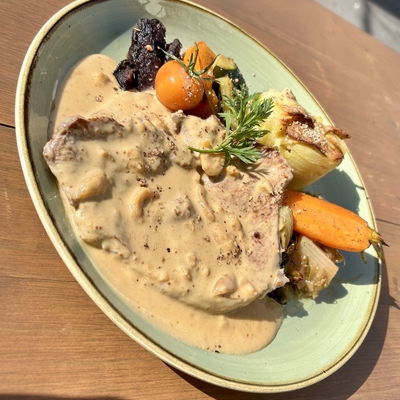 Escalope de Veau Corse du producteur FABIANI, sauce foie gras et figue, gratin dauphinois, Légumes rôtis image