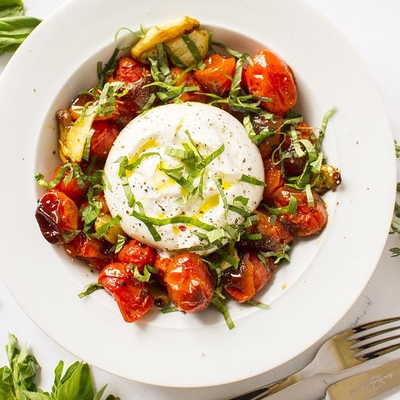 Belle Burrata (125gr) et tomates cerises rôties à l'origan, fleur de sel et poivre image