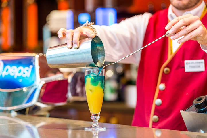 Le Traders Bar image header