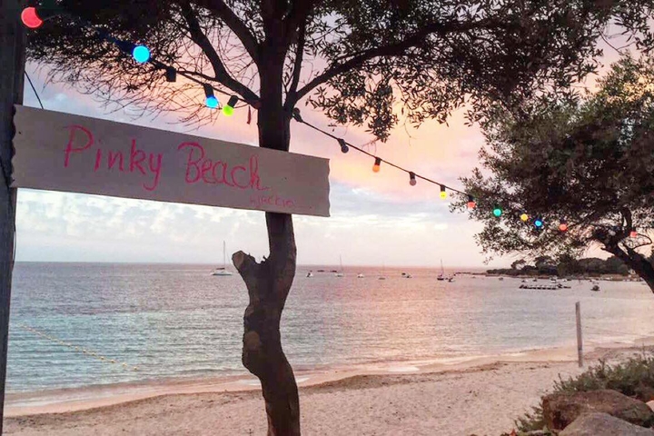 Le Pinky Beach image header