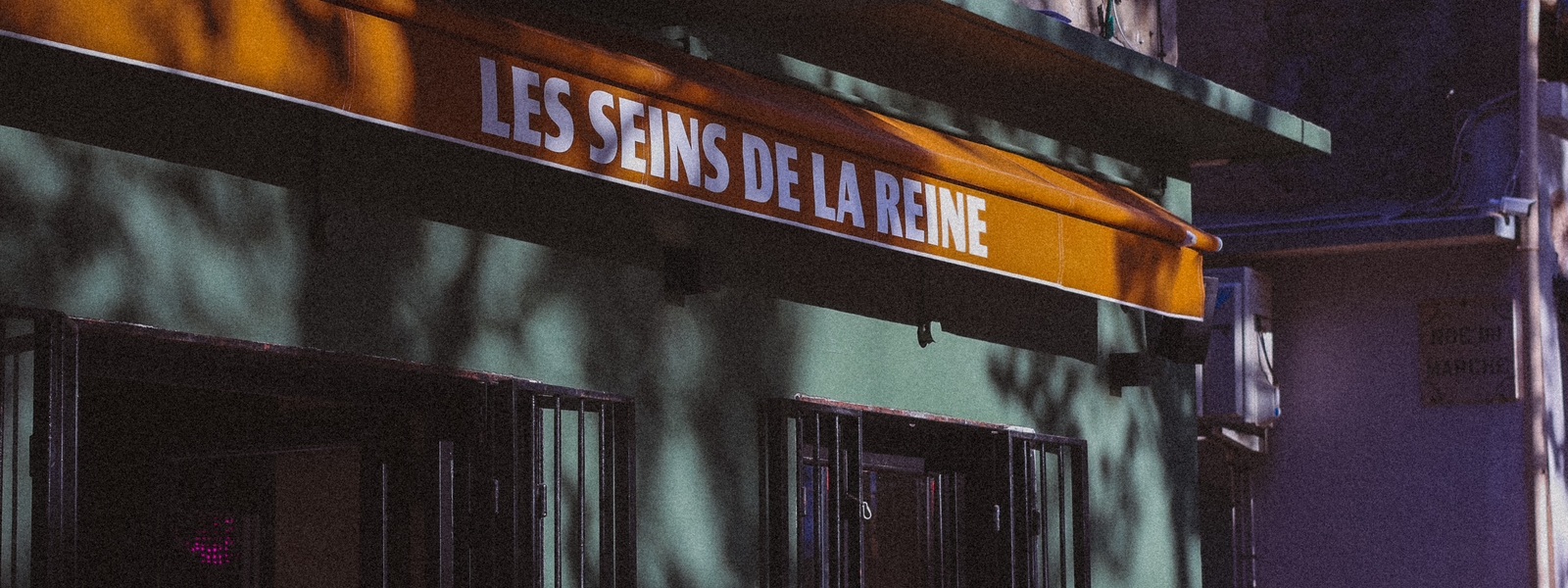 Les Seins de la Reine image header