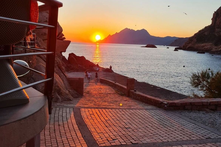 Le Soleil Couchant image header