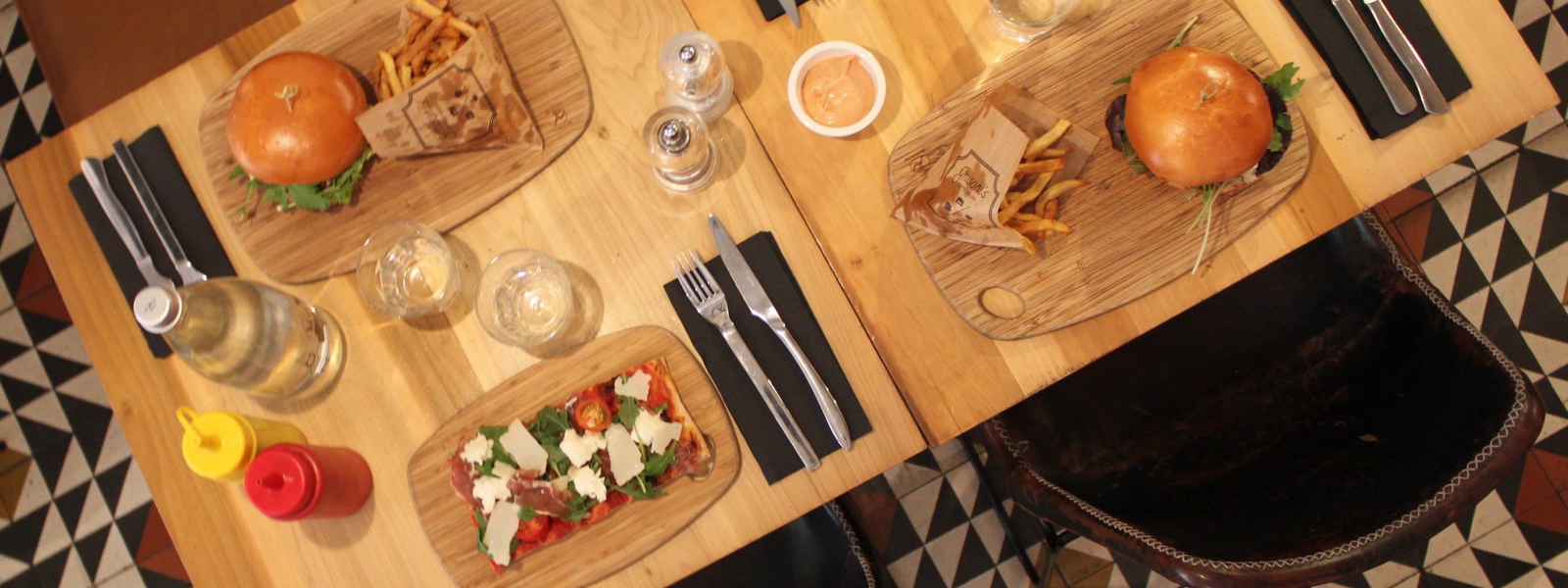 Ghisoni's coffee house image header