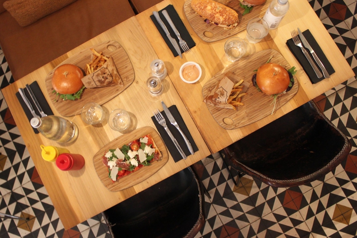 Ghisoni's coffee house image header