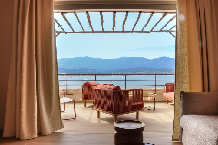 Riva Beach image header